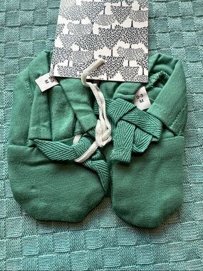 Kate Quinn tie booties